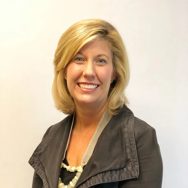 Photo of Lisa Peterson